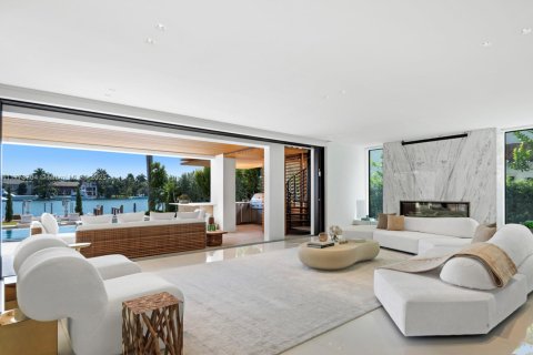 House in Miami Beach, Florida 4 bedrooms, 452.06 sq.m. № 1705609 - photo 3