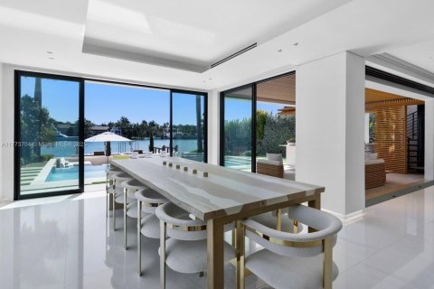 House in Miami Beach, Florida 4 bedrooms, 452.06 sq.m. № 1705609 - photo 8