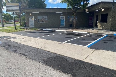 Commercial property in Fort Lauderdale, Florida № 1984877 - photo 1