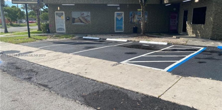 Commercial property in Fort Lauderdale, Florida № 1984877