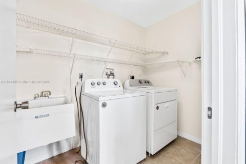 Adosado en venta en Dania Beach, Florida, 3 dormitorios, 150.04 m2 № 1944050 - foto 12