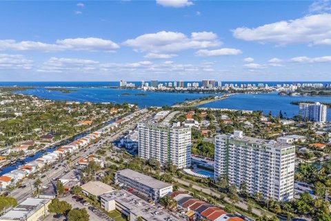 Copropriété à vendre à North Miami, Floride: 2 chambres, 110.37 m2 № 1977404 - photo 4