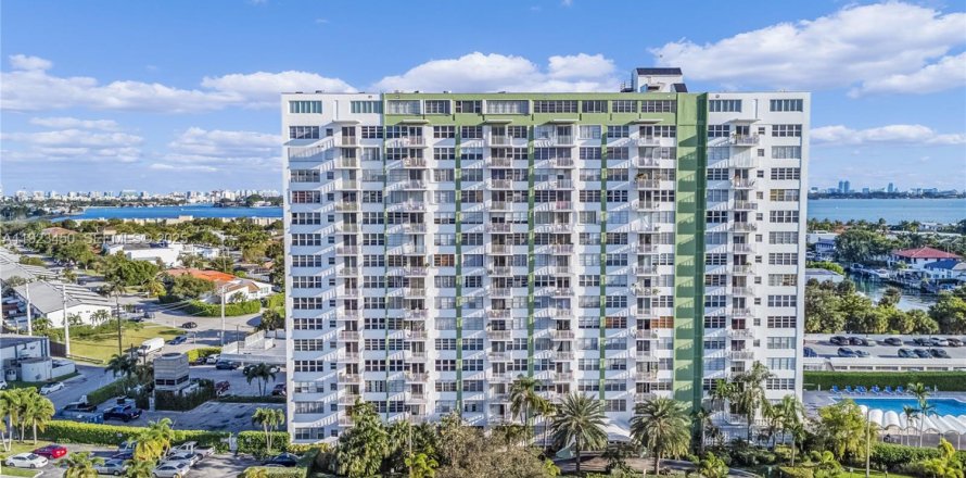 Condo à North Miami, Floride, 2 chambres № 1977404