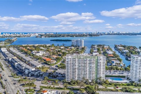 Copropriété à vendre à North Miami, Floride: 2 chambres, 110.37 m2 № 1977404 - photo 3