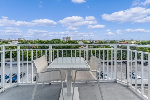 Copropriété à vendre à North Miami, Floride: 2 chambres, 110.37 m2 № 1977404 - photo 7