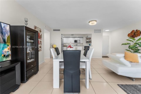 Copropriété à vendre à North Miami, Floride: 2 chambres, 110.37 m2 № 1977404 - photo 14