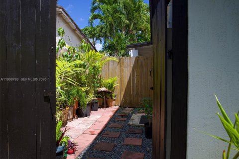 Casa en venta en Miami, Florida, 4 dormitorios, 182.83 m2 № 2060680 - foto 30