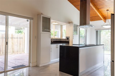 Casa en venta en Miami, Florida, 4 dormitorios, 182.83 m2 № 2060680 - foto 14