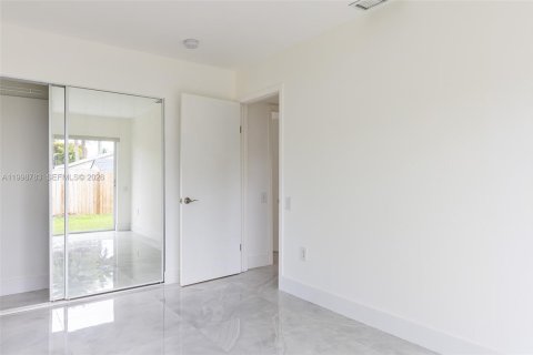 Casa en venta en Miami, Florida, 4 dormitorios, 182.83 m2 № 2060680 - foto 22
