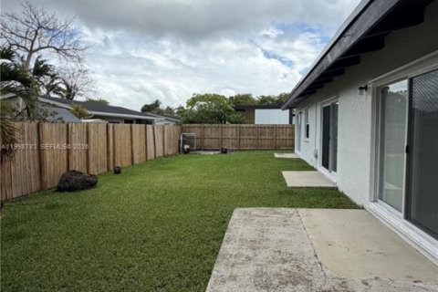 Casa en venta en Miami, Florida, 4 dormitorios, 182.83 m2 № 2060680 - foto 11