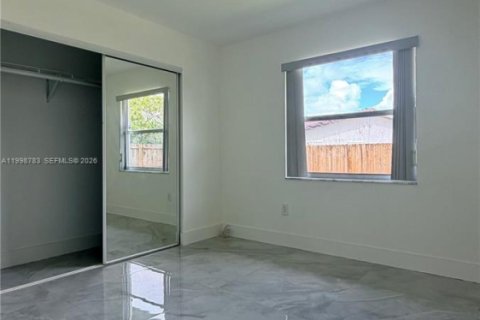Casa en venta en Miami, Florida, 4 dormitorios, 182.83 m2 № 2060680 - foto 5
