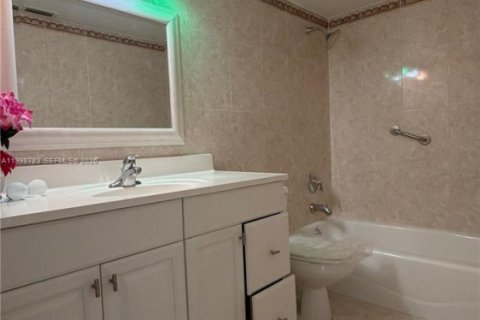 Casa en venta en Miami, Florida, 4 dormitorios, 182.83 m2 № 2060680 - foto 6