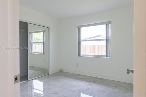Casa en venta en Miami, Florida, 4 dormitorios, 182.83 m2 № 2060680 - foto 23