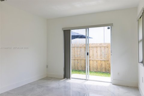 Casa en venta en Miami, Florida, 4 dormitorios, 182.83 m2 № 2060680 - foto 21