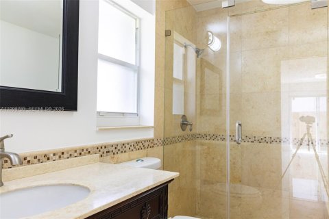 Casa en venta en Miami, Florida, 4 dormitorios, 182.83 m2 № 2060680 - foto 28