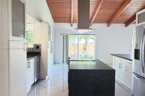 Casa en venta en Miami, Florida, 4 dormitorios, 182.83 m2 № 2060680 - foto 10