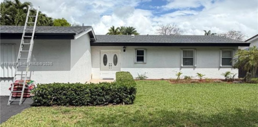 Casa en Miami, Florida 4 dormitorios, 182.83 m2 № 2060680