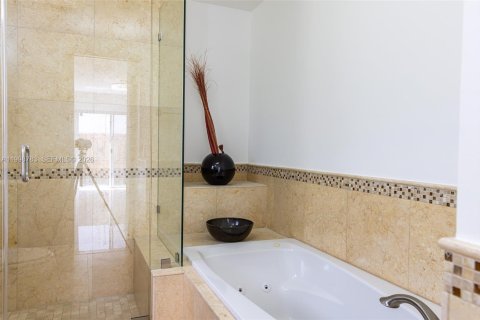 Casa en venta en Miami, Florida, 4 dormitorios, 182.83 m2 № 2060680 - foto 29