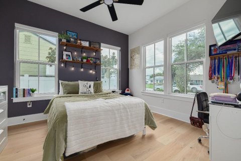 House in Saint Petersburg, Florida 4 bedrooms, 258.18 sq.m. № 1910592 - photo 17