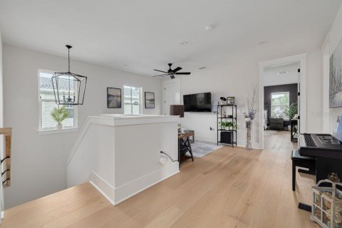 House in Saint Petersburg, Florida 4 bedrooms, 258.18 sq.m. № 1910592 - photo 20