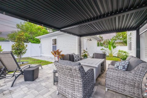 House in Saint Petersburg, Florida 4 bedrooms, 258.18 sq.m. № 1910592 - photo 8