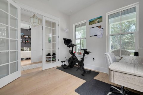 House in Saint Petersburg, Florida 4 bedrooms, 258.18 sq.m. № 1910592 - photo 16
