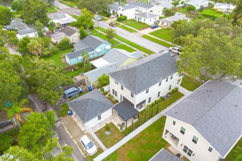 House in Saint Petersburg, Florida 4 bedrooms, 258.18 sq.m. № 1910592 - photo 6