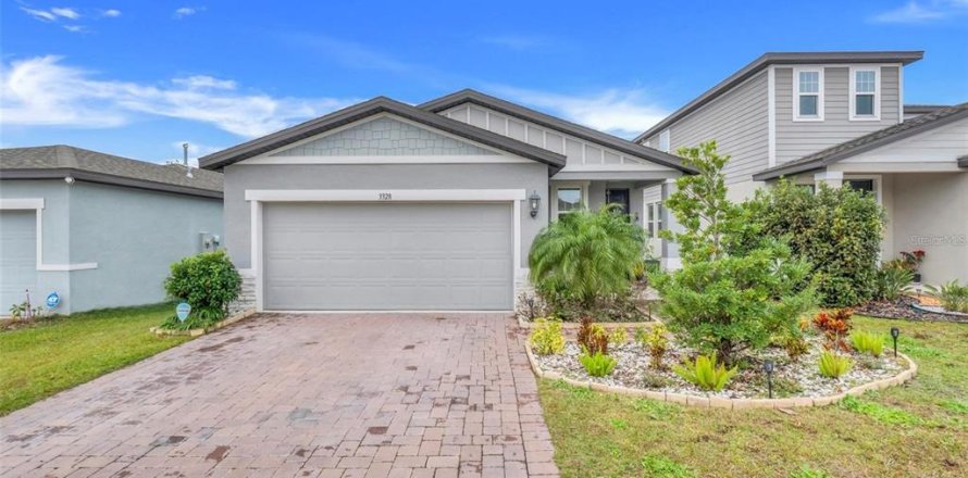 House in Leesburg, Florida 3 bedrooms, 137.87 sq.m. № 1900082