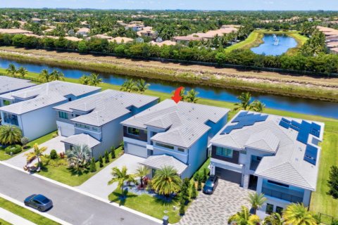 House in Boca Raton, Florida 5 bedrooms, 493.78 sq.m. № 1189642 - photo 1