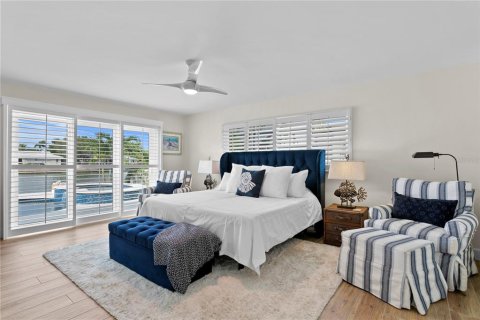 House in Saint Pete Beach, Florida 3 bedrooms, 218.13 sq.m. № 1683160 - photo 19