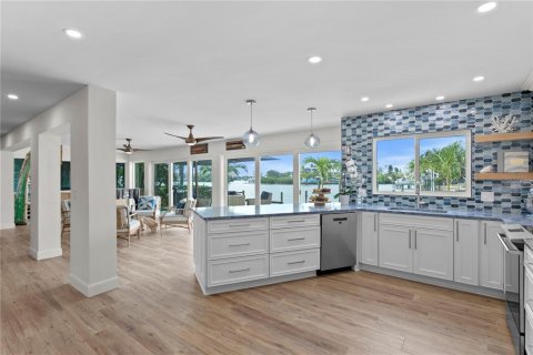 Villa ou maison à vendre à Saint Pete Beach, Floride: 3 chambres, 218.13 m2 № 1683160 - photo 15