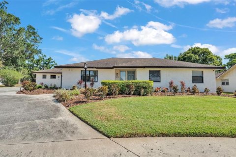 House in Lakeland, Florida 4 bedrooms, 230.68 sq.m. № 1716495 - photo 1