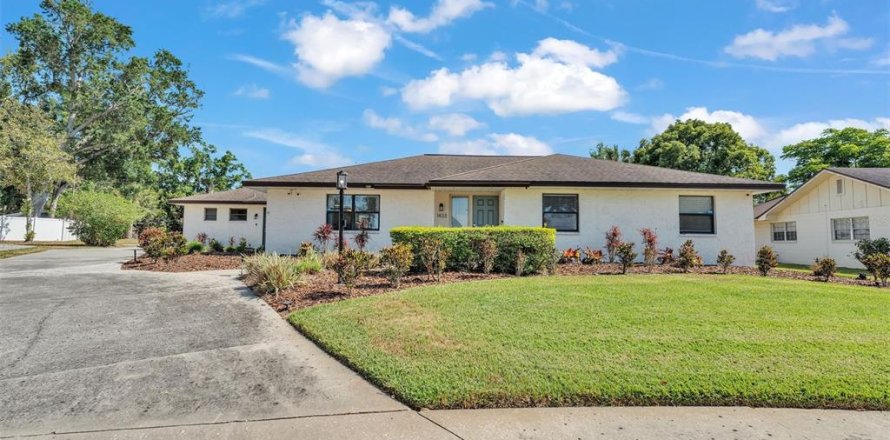 House in Lakeland, Florida 4 bedrooms, 230.68 sq.m. № 1716495