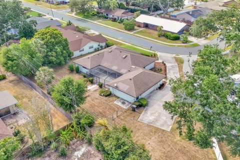 House in Lakeland, Florida 4 bedrooms, 230.68 sq.m. № 1716495 - photo 10