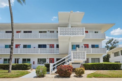 Condo in Seminole, Florida, 1 bedroom  № 2149071