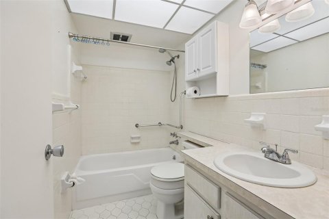 Condo in Seminole, Florida, 1 bedroom  № 2149071 - photo 12