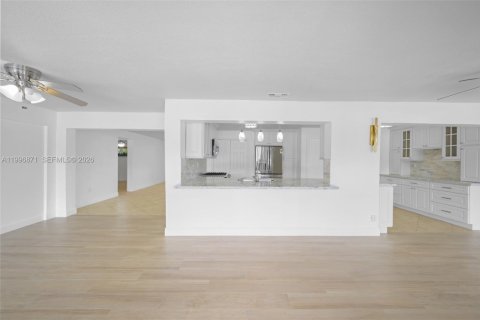 House in Sunrise, Florida 2 bedrooms, 142.79 sq.m. № 2058533 - photo 5