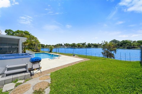 House in Sunrise, Florida 2 bedrooms, 142.79 sq.m. № 2058533 - photo 21