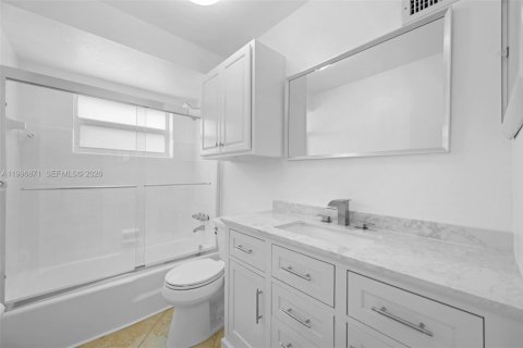 House in Sunrise, Florida 2 bedrooms, 142.79 sq.m. № 2058533 - photo 18