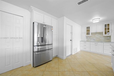 House in Sunrise, Florida 2 bedrooms, 142.79 sq.m. № 2058533 - photo 9