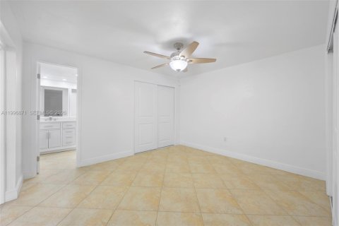 House in Sunrise, Florida 2 bedrooms, 142.79 sq.m. № 2058533 - photo 13