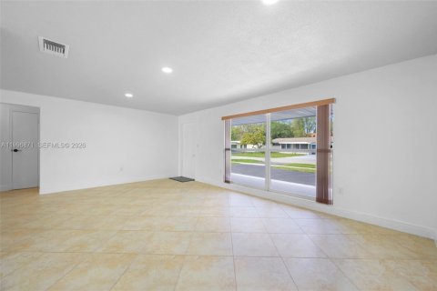 House in Sunrise, Florida 2 bedrooms, 142.79 sq.m. № 2058533 - photo 11