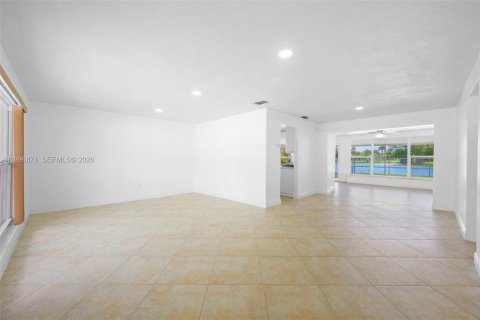 House in Sunrise, Florida 2 bedrooms, 142.79 sq.m. № 2058533 - photo 10