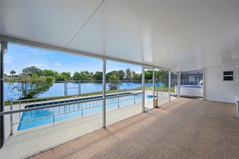 House in Sunrise, Florida 2 bedrooms, 142.79 sq.m. № 2058533 - photo 20