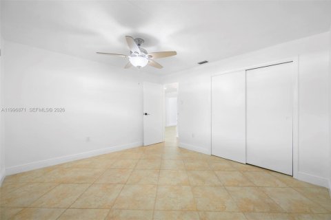 House in Sunrise, Florida 2 bedrooms, 142.79 sq.m. № 2058533 - photo 17