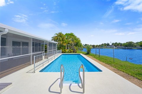 House in Sunrise, Florida 2 bedrooms, 142.79 sq.m. № 2058533 - photo 22