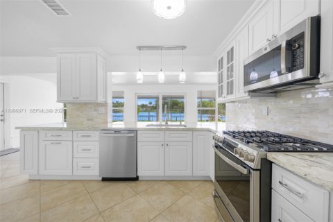 House in Sunrise, Florida 2 bedrooms, 142.79 sq.m. № 2058533 - photo 8