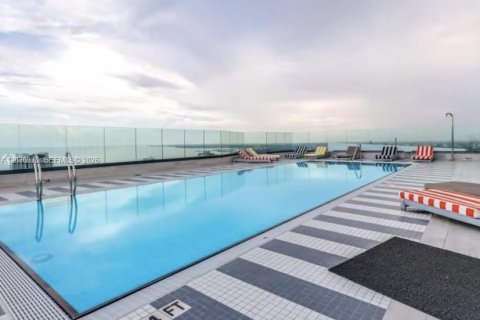 Condo in Miami, Florida, 3 bedrooms  № 2083602