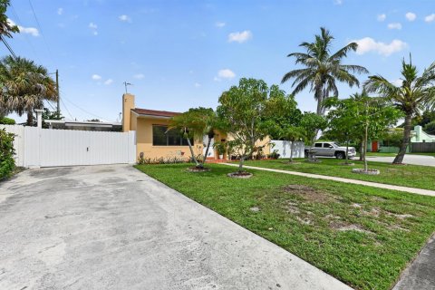 Villa ou maison à vendre à West Palm Beach, Floride: 3 chambres, 111.95 m2 № 2185773 - photo 3