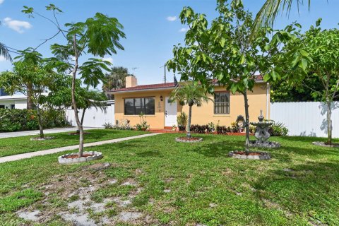 House in West Palm Beach, Florida 3 bedrooms, 111.95 sq.m. № 2185773